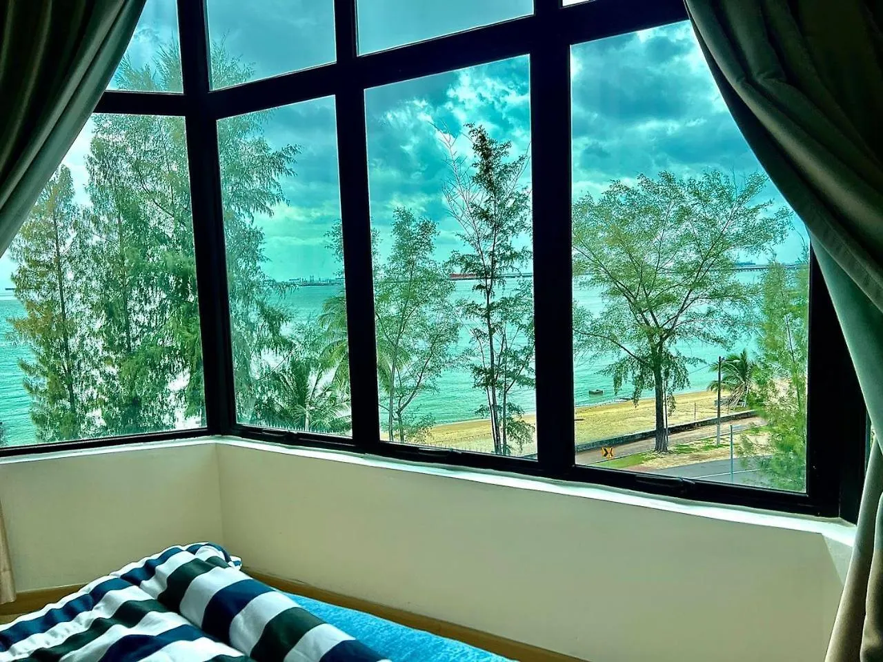 Mutiara Melaka Beach Resort By Darnisha Homestay